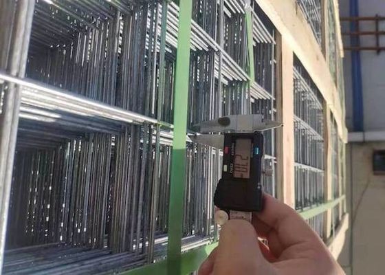 Low Carbon Steel Wire Mesh 1/2X1/2 Galvanised Steel Wire Mesh 30m