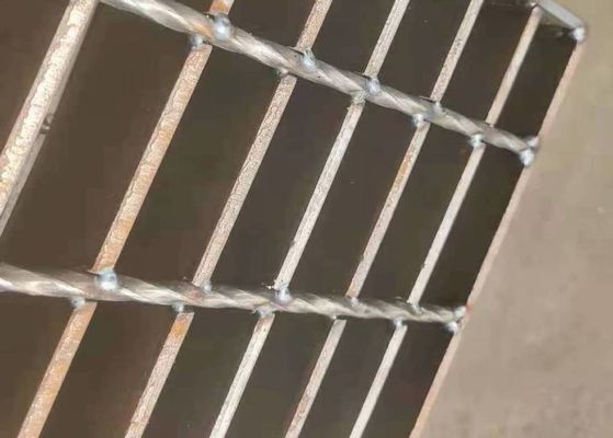 Anti Skid Vertical Steel Walkway Mesh 40mm Electro Toothed Galvanised Steel Grating