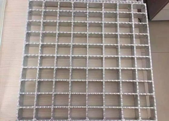 SUS201 20mm 60mm Metal Mesh Grating Vertical Metal Grate Walkway 50mm
