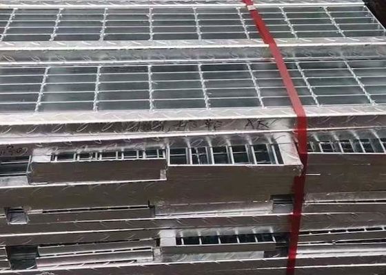 SUS201 20mm 60mm Metal Mesh Grating Vertical Metal Grate Walkway 50mm