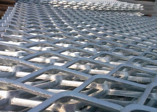 LWM 4.5mm 200mm Hot Dip Galvanizing Iron Plate Expanded Metal Mesh